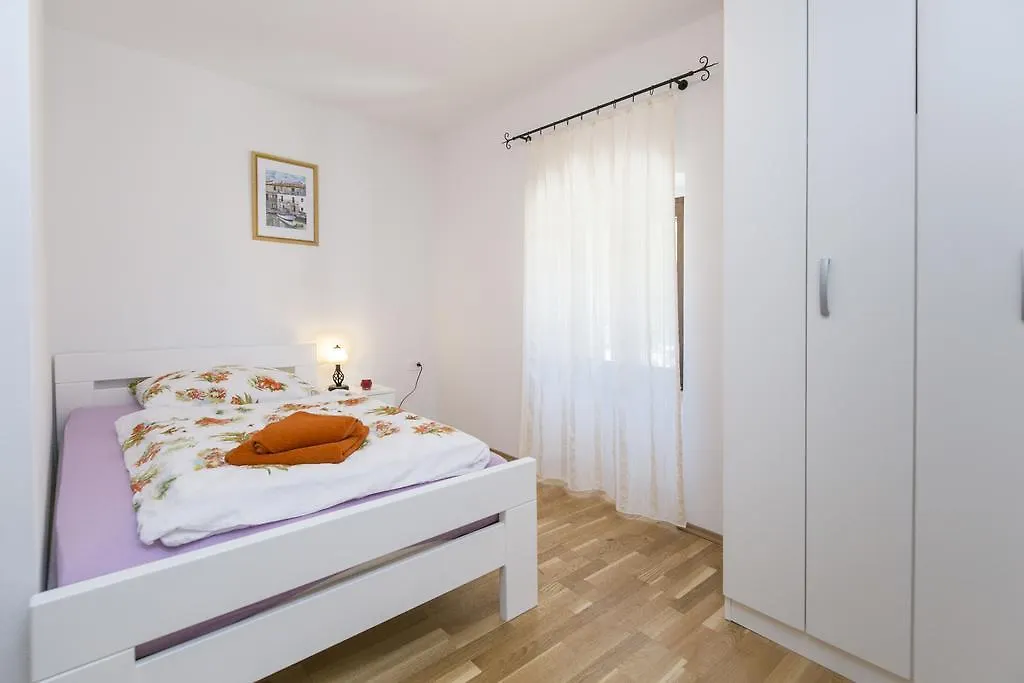 Holiday home Haus In Istrien Direkt Am Meer Plomin