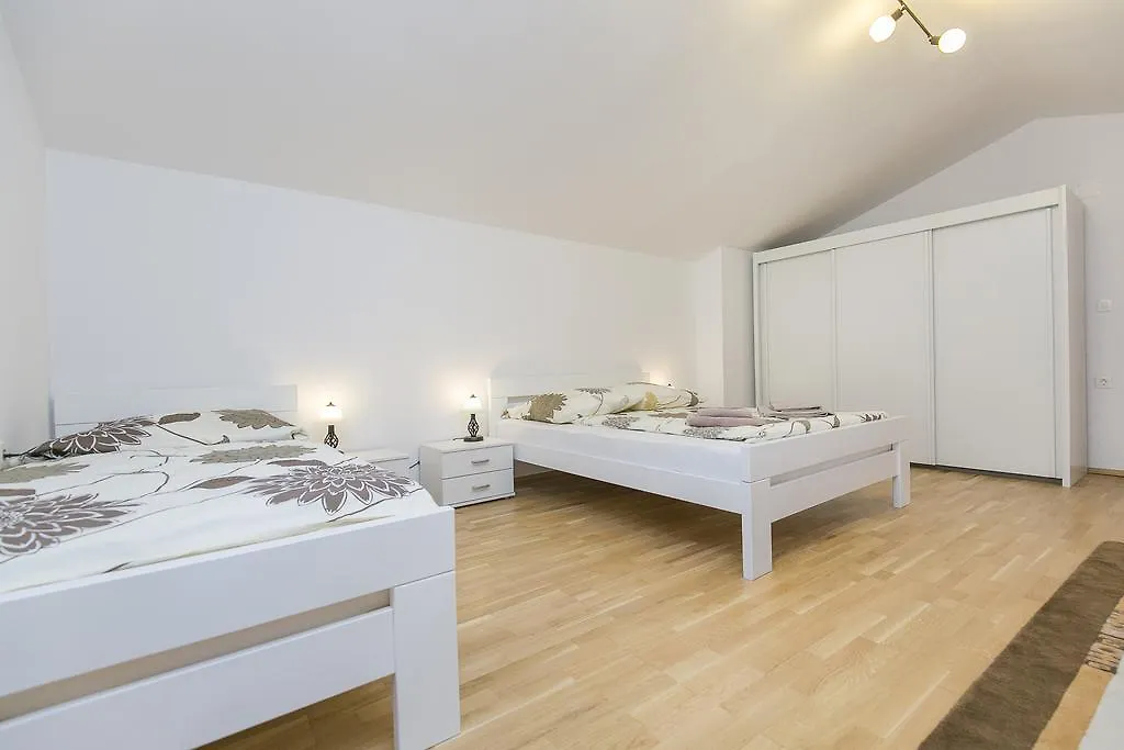 Holiday home Haus In Istrien Direkt Am Meer Plomin