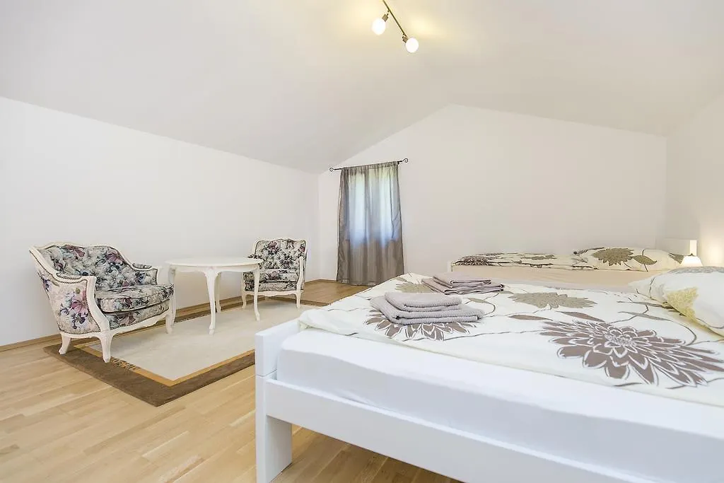 Haus In Istrien Direkt Am Meer Plomin